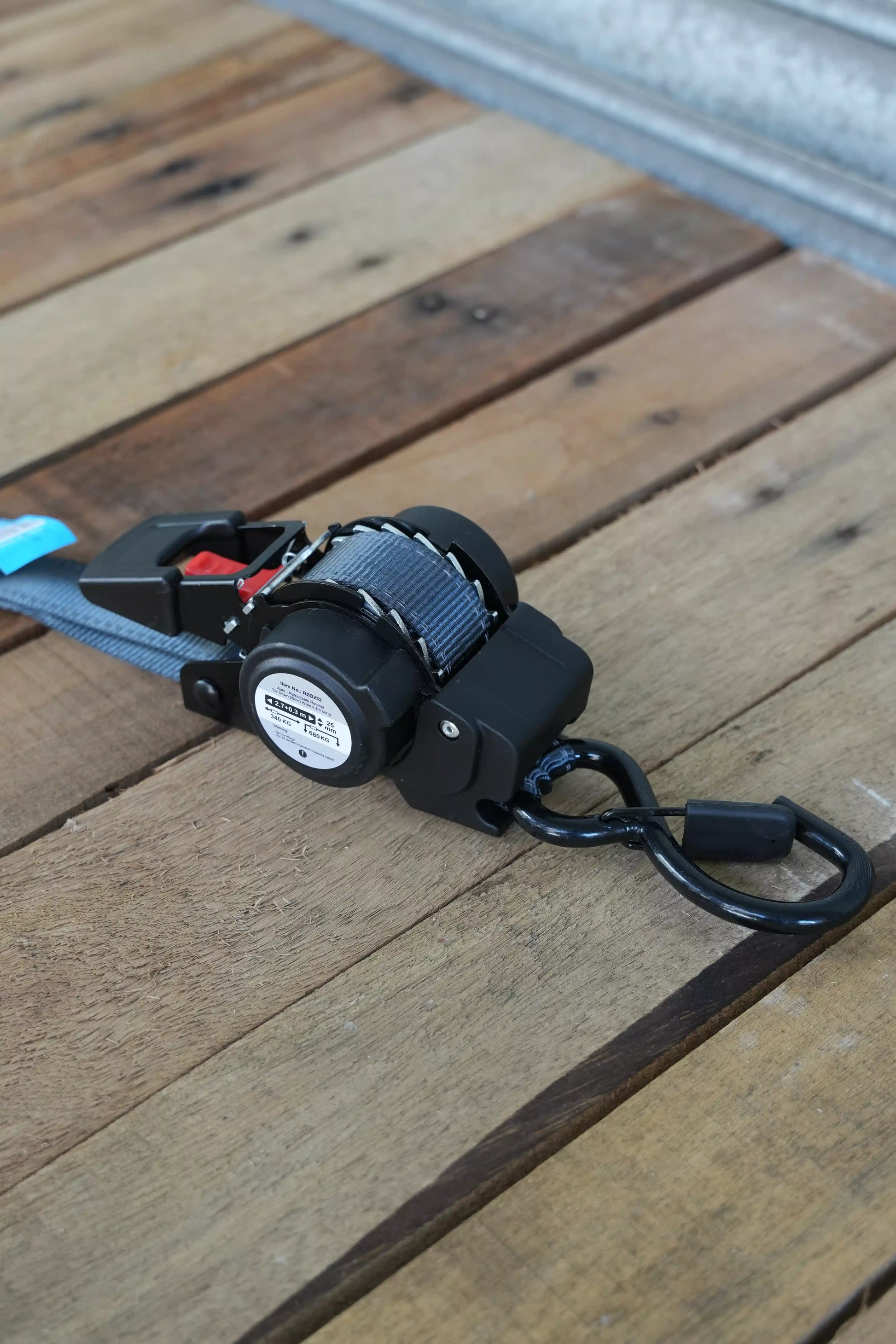 KINETIQ Automatic Retractable Ratchet Strap, 3m long and 25mm wide, with a black and orange ratchet mechanism and durable strap.