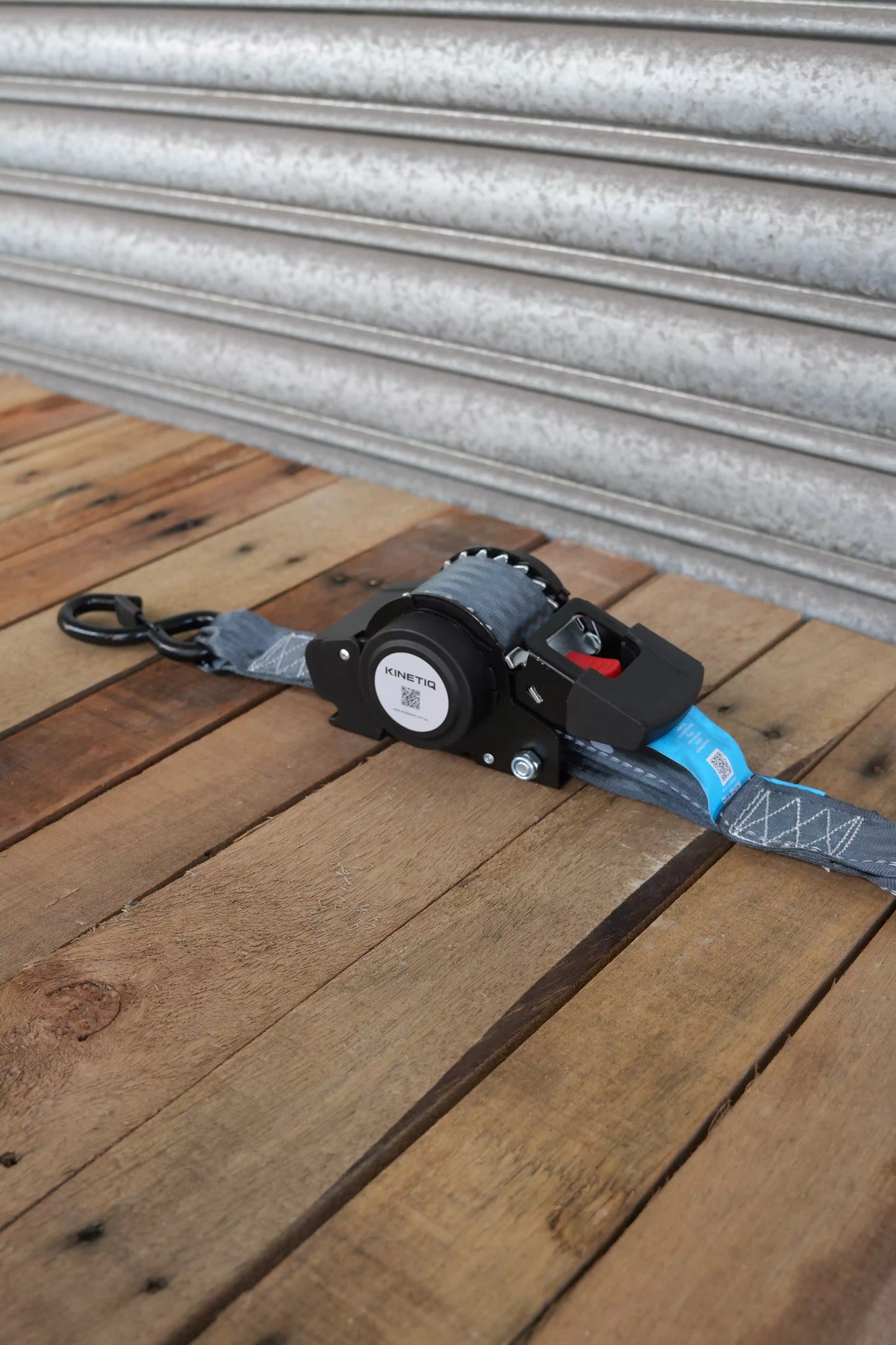 Set of 2 KINETIQ automatic retractable ratchet straps, each 4m long and 50mm wide, with black and orange components.