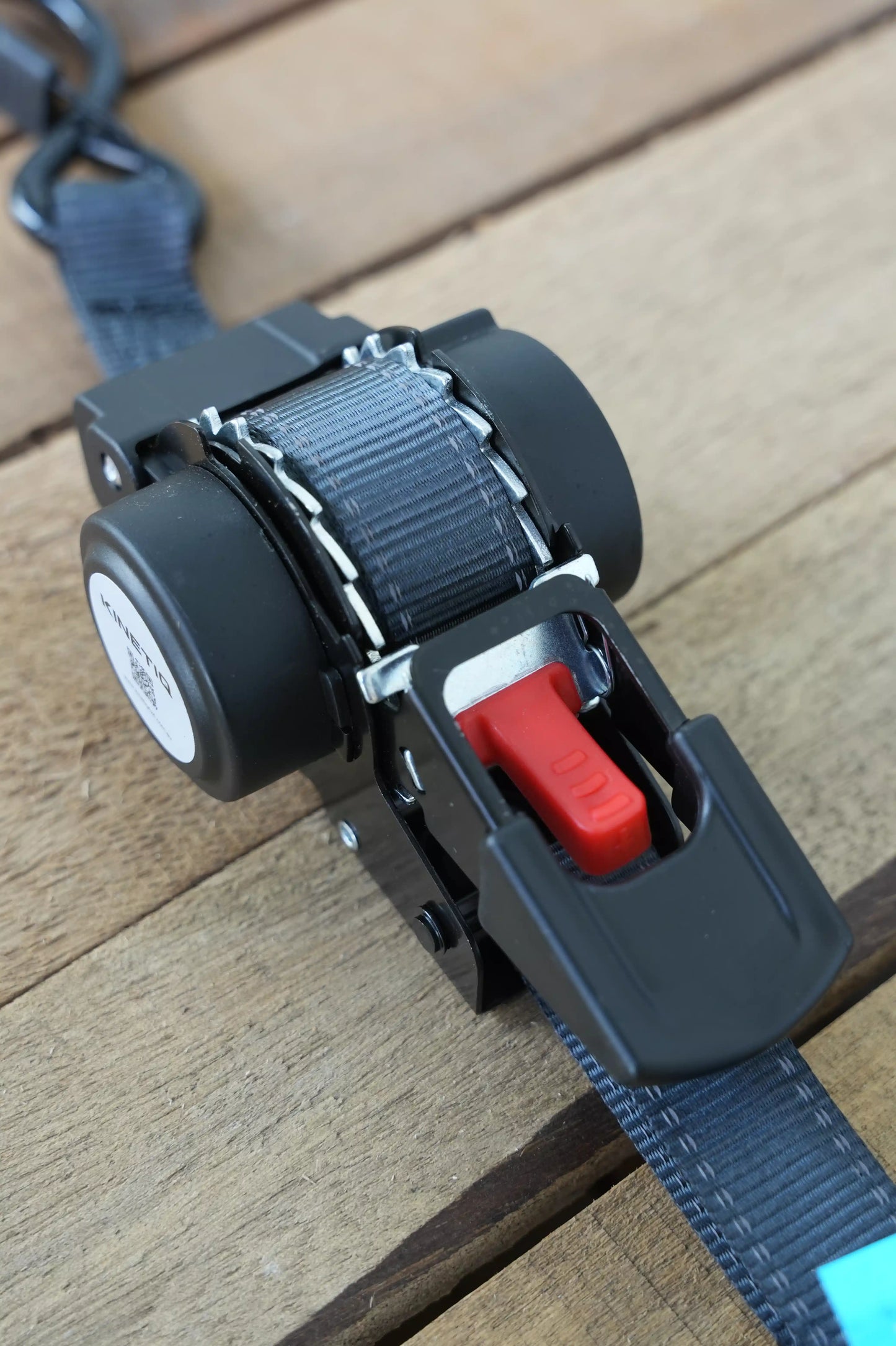 Set of 2 KINETIQ automatic retractable ratchet straps, each 3m long and 25mm wide, with black and orange components.