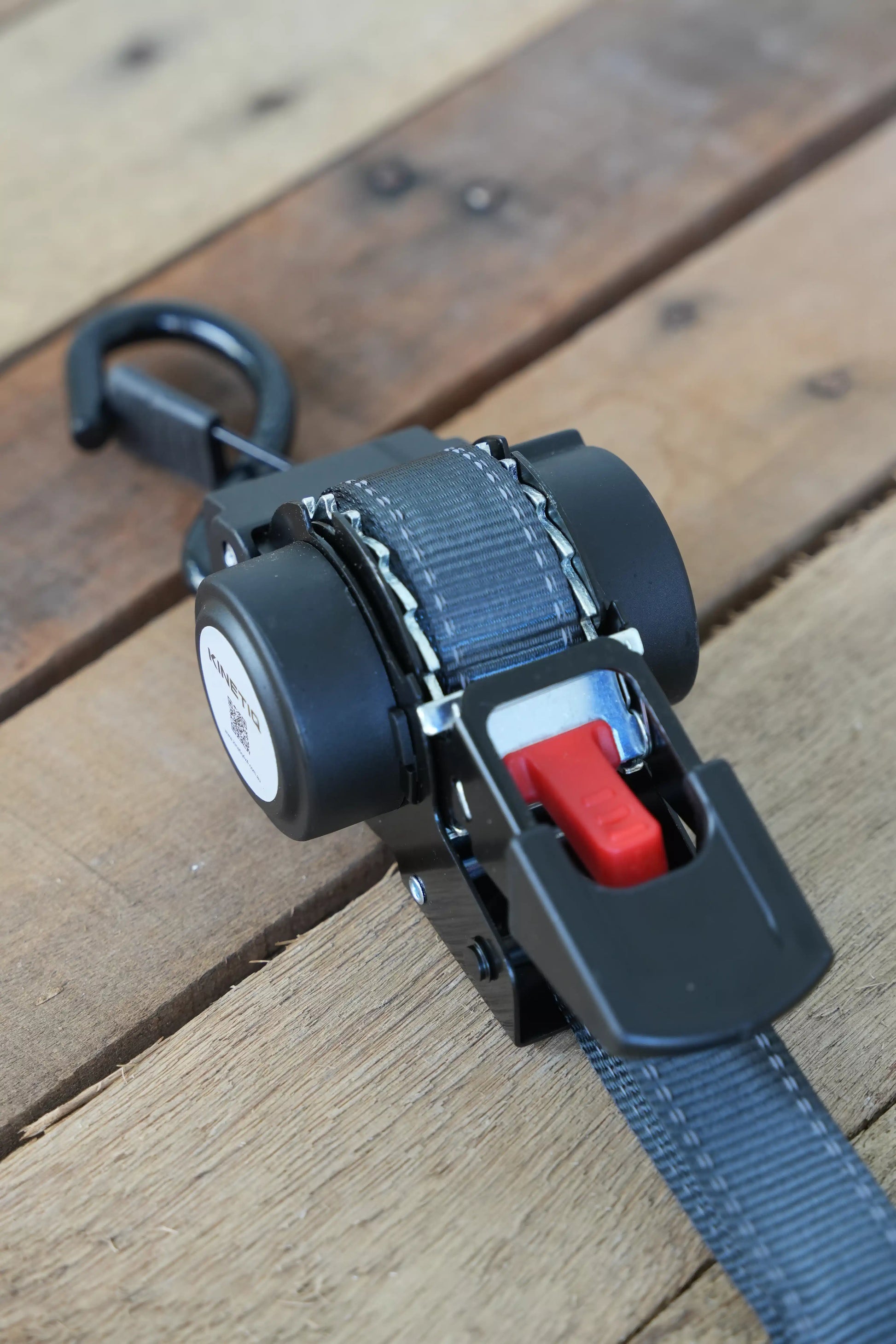 Set of 2 KINETIQ automatic retractable ratchet straps, each 3m long and 25mm wide, with black and orange components.