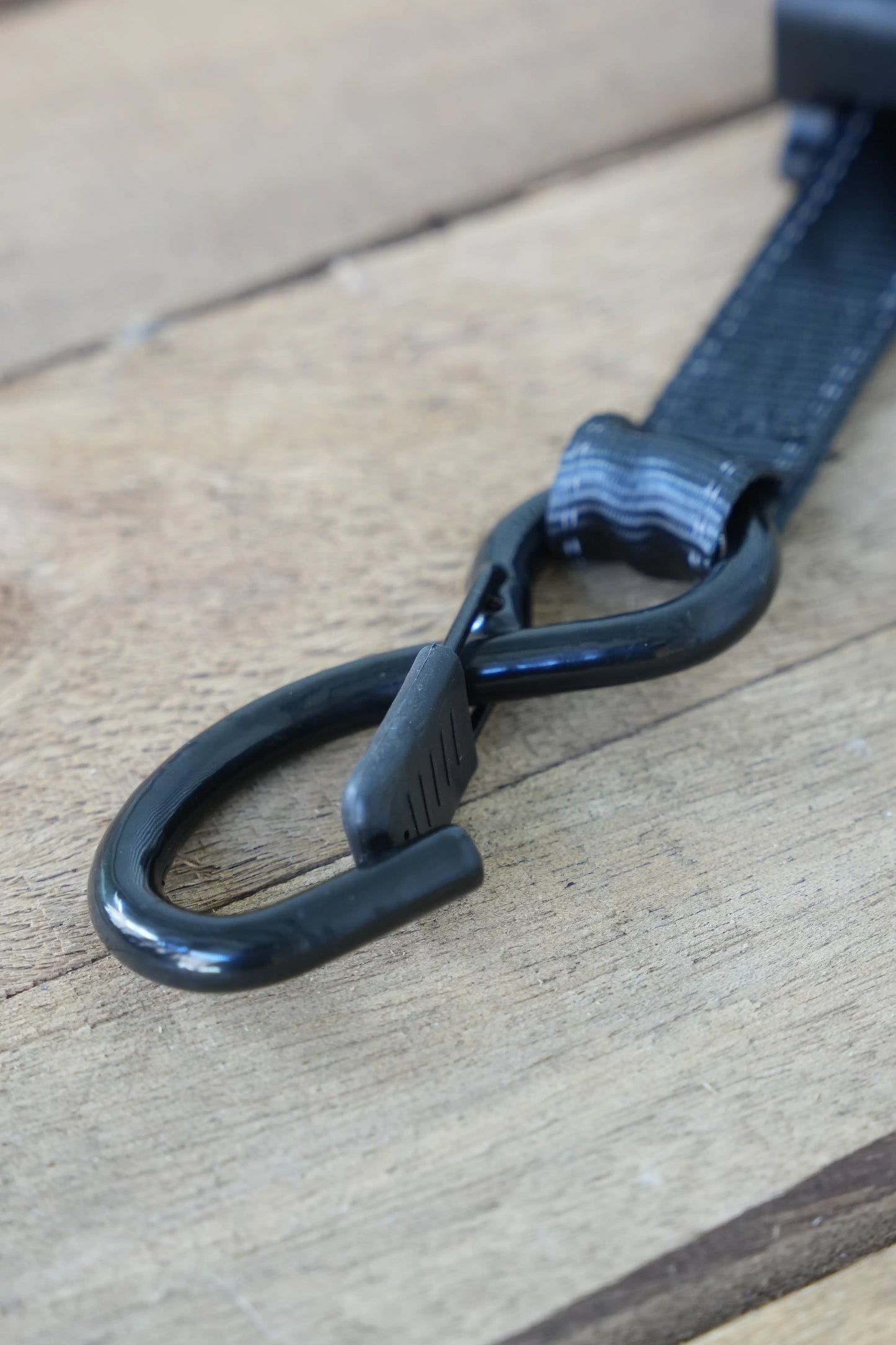 Set of 4 KINETIQ automatic retractable ratchet straps, each 3m long and 25mm wide, with black and orange components.